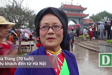 Hàng vạn du khách đội mưa nghe hát quan họ ở Hội Lim