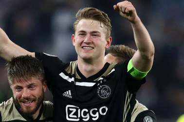 “Hàng hot” De Ligt bật cười trước lời đề nghị của MU