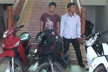 Nhóm trộm bị bại lộ vì “nhảy” xe của họ hàng