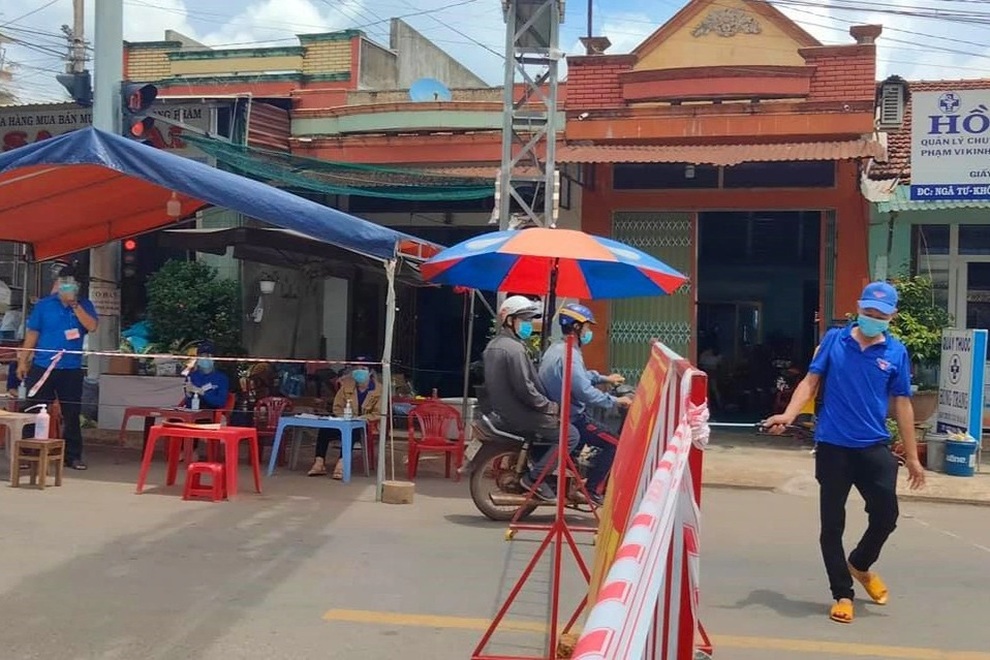 Nữ nhân viên y tế né khai báo, trốn xét nghiệm khi về từ vùng dịch - 1 Nữ nhân viên y tế né khai báo, trốn xét nghiệm khi về từ vùng dịch - 1