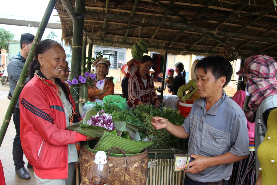 Thầy cô giáo vùng cao góp tiền, đỡ đầu học sinh nghèo - 5 Thầy cô giáo vùng cao góp tiền, đỡ đầu học sinh nghèo - 5