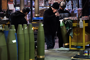 Cấp tập viện trợ vũ khí cho Ukraine, Mỹ lộ điểm yếu đáng lo ngại