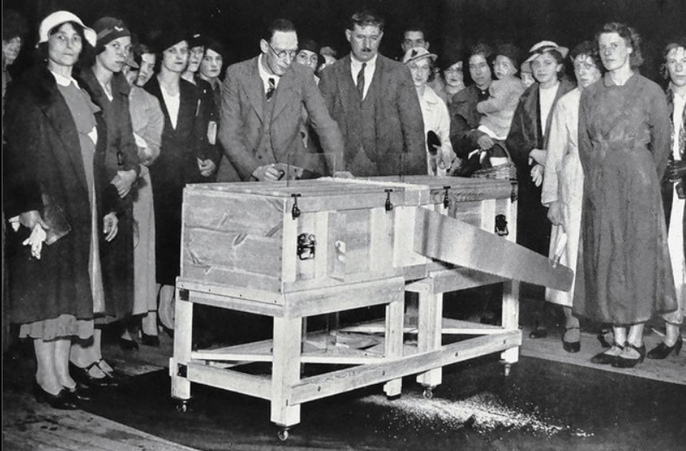 Có thể bạn chưa biết: Màn ảo thuật cưa đôi thân người đã ra đời 100 năm - 2 Có thể bạn chưa biết: Màn ảo thuật cưa đôi thân người đã ra đời 100 năm - 2