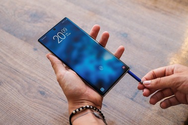 Galaxy Note 10 Lite lộ ảnh với thiết kế camera sau giống iPhone 11