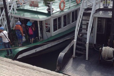 Du khách không còn được ngắm vịnh Hạ Long từ boong tàu