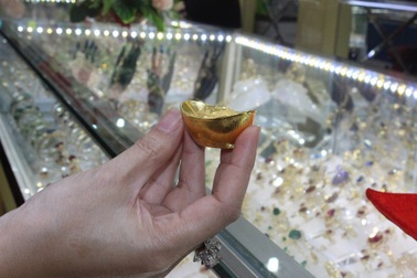 Giá vàng bật tăng mạnh, chênh lệch co hẹp