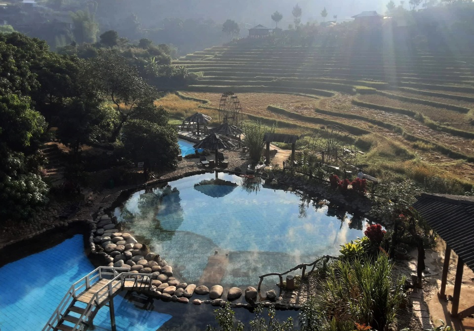 Thầy giáo bỏ nghề, cải tạo “vũng nước” ven nhà thành “tiểu Bali” thu chục triệu mỗi tháng - 1 Thầy giáo bỏ nghề, cải tạo “vũng nước” ven nhà thành “tiểu Bali” thu chục triệu mỗi tháng - 1
