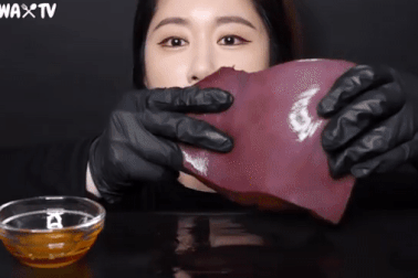 Video ghi cảnh blogger ăn gan sống gây tranh cãi kịch liệt trên mạng xã hội