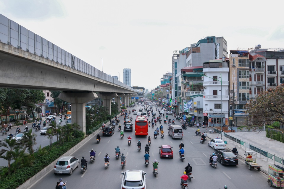 Tim đập chân run mỗi lần giơ tay xin sang đường... - 1 Tim đập chân run mỗi lần giơ tay xin sang đường... - 1