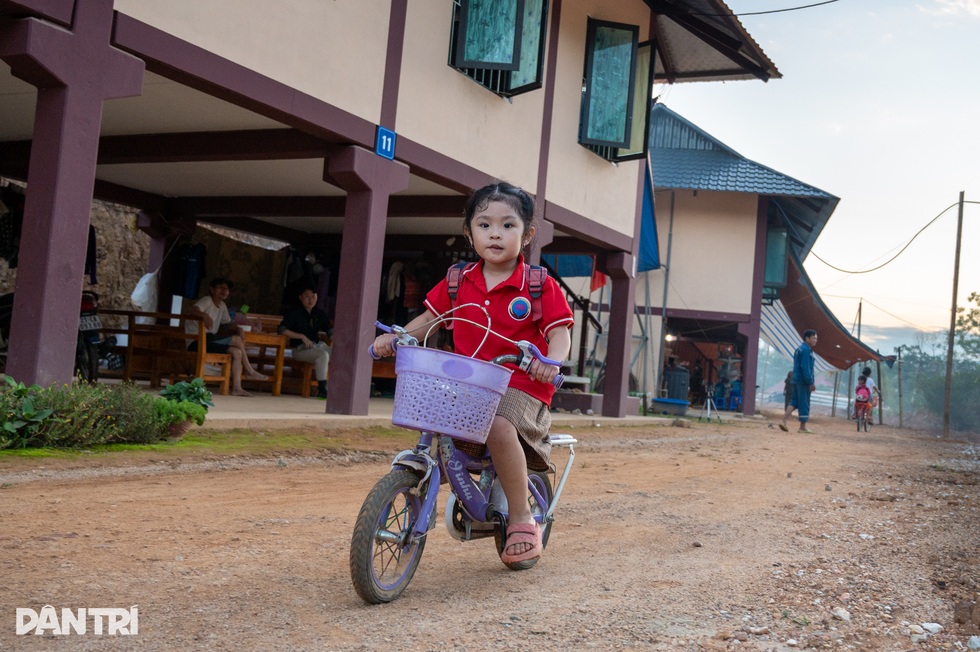 Làm dân vận, không ngại ngần gõ cửa từng nhà... xin đất - 15 Làm dân vận, không ngại ngần gõ cửa từng nhà... xin đất - 15