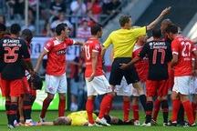 Tuyển thủ Brazil bị tố cáo đấm trọng tài bất tỉnh