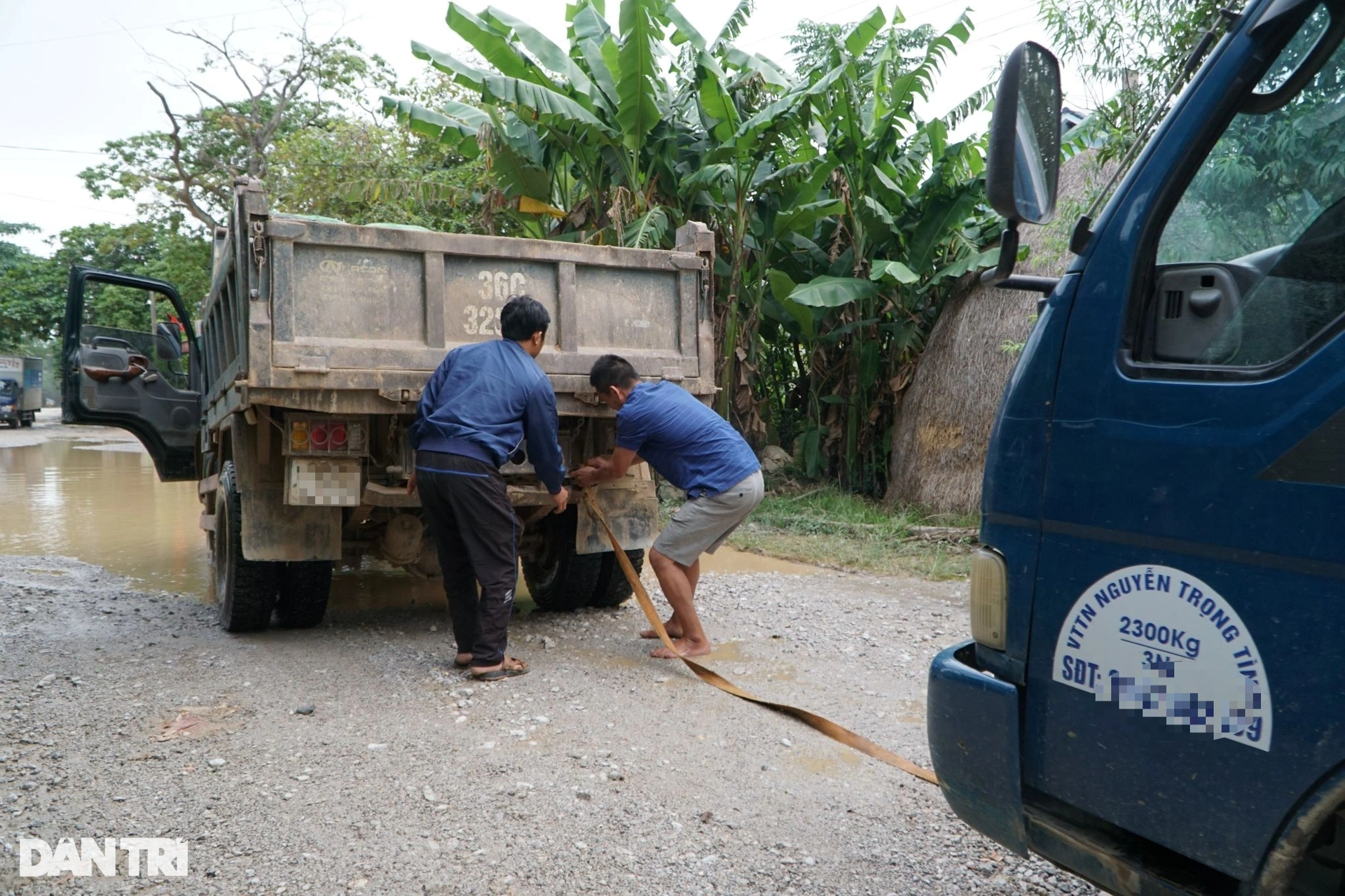 Đường bị băm nát, biến thành ao sau thi công cao tốc - 5 Đường bị băm nát, biến thành ao sau thi công cao tốc - 5