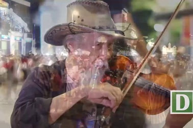 Phố đi bộ Nguyễn Huệ tối 23/12