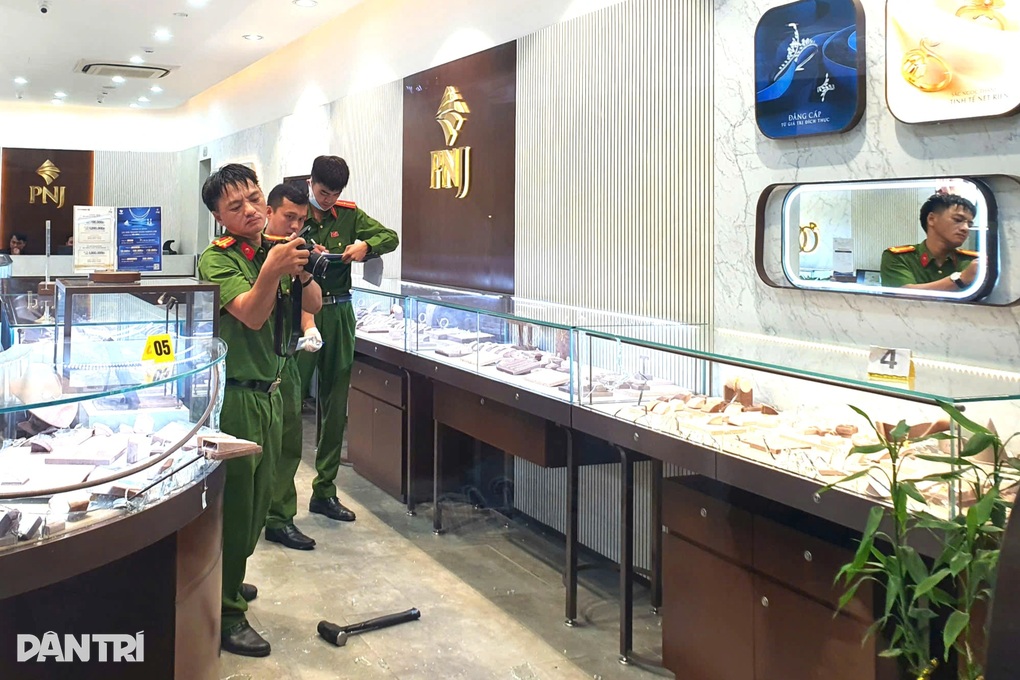 Đã bắt được nghi phạm cướp tiệm vàng ở Đà Nẵng - 1 Đã bắt được nghi phạm cướp tiệm vàng ở Đà Nẵng - 1