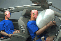 Vì sao ngồi hàng ghế sau ô tô cũng cần cài dây an toàn?