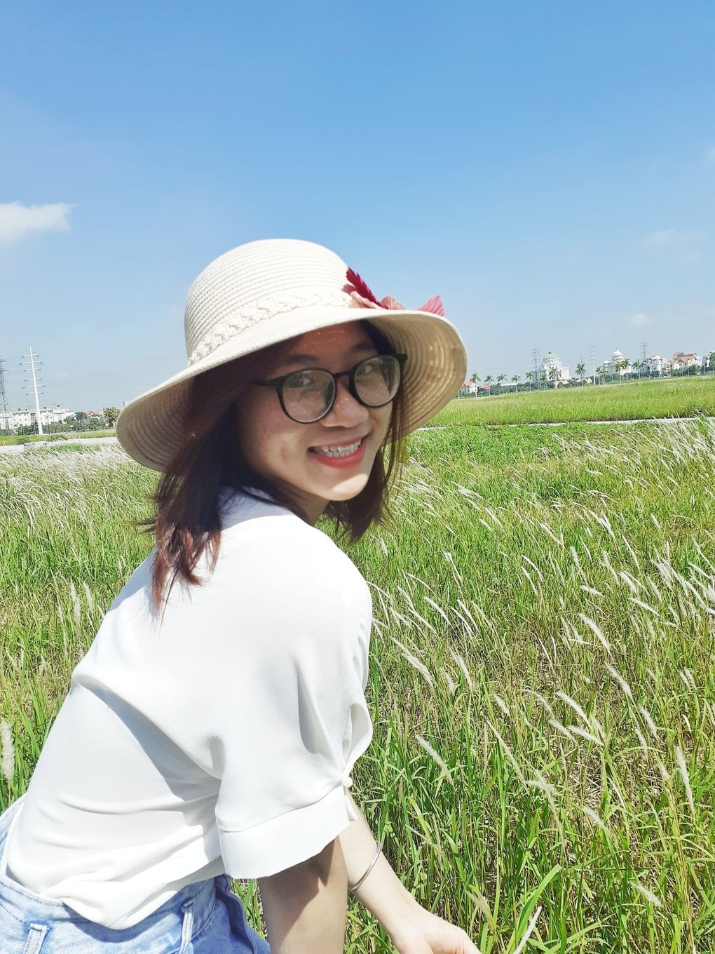 Thú vui khoe quà tặng 20/10 lên mạng đôi khi làm phái đẹp... mất vui - 1 Thú vui khoe quà tặng 20/10 lên mạng đôi khi làm phái đẹp... mất vui - 1