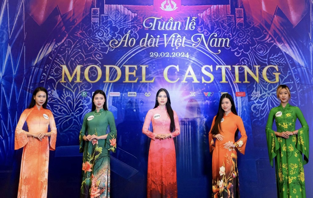Nhiều bộ sưu tập áo dài đặc sắc sắp được trình diễn tại Hà Nội - 1 Nhiều bộ sưu tập áo dài đặc sắc sắp được trình diễn tại Hà Nội - 1