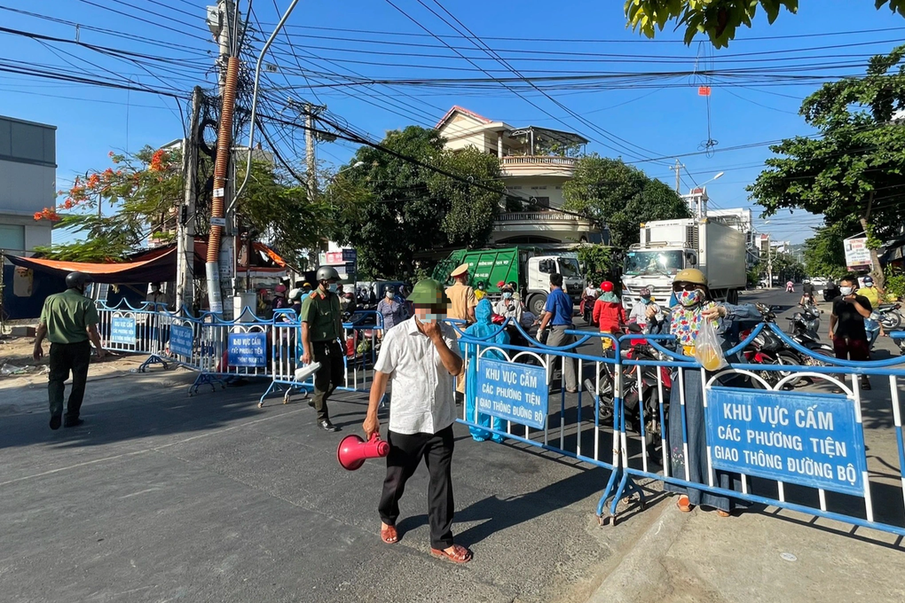 Chuyển cơ quan điều tra vụ trưởng ban bảo vệ chiếm đoạt tiền chống dịch - 1 Chuyển cơ quan điều tra vụ trưởng ban bảo vệ chiếm đoạt tiền chống dịch - 1
