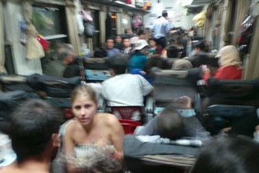 Toa hỏng, hơn 100 hành khách chịu trận