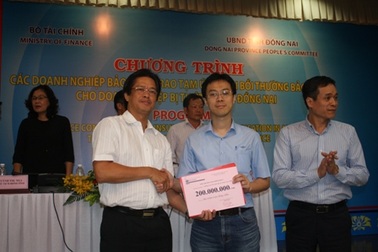 Tạm ứng tiền bảo hiểm cho 37 doanh nghiệp bị thiệt hại