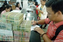 Ngân hàng đồng loạt đưa lãi suất xuống dưới 13%