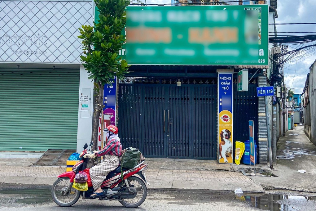 Hai thanh niên xông vào phòng khám thú y đập phá vì chú chó Husky - 1 Hai thanh niên xông vào phòng khám thú y đập phá vì chú chó Husky - 1