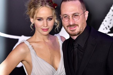 Jennifer Lawrence chia tay bạn trai hơn 21 tuổi