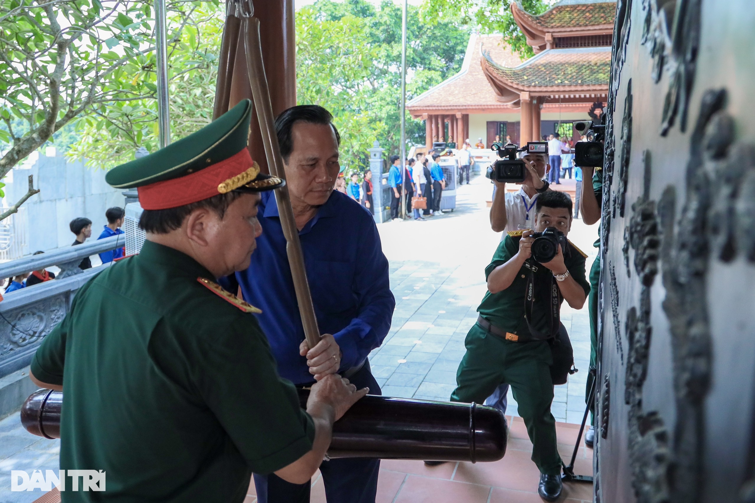 View - Thủ tướng dâng hương tại nơi khởi đầu Ngày Thương binh - Liệt sĩ | Báo Dân trí