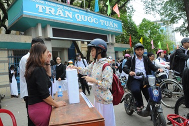 Hủy họp lớp để quyên góp tiền giúp bạn bị tai nạn giao thông