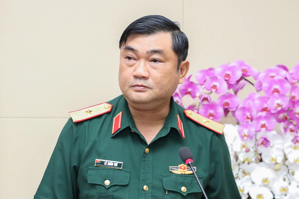 Thiếu tướng Lê Xuân Thế nhận bàn giao chức Tư lệnh Quân khu 7 - 2 Thiếu tướng Lê Xuân Thế nhận bàn giao chức Tư lệnh Quân khu 7 - 2