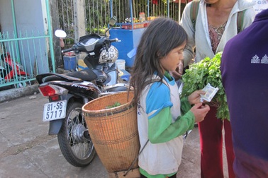 “Mẹ bảo Tết không phải của nhà mình...”