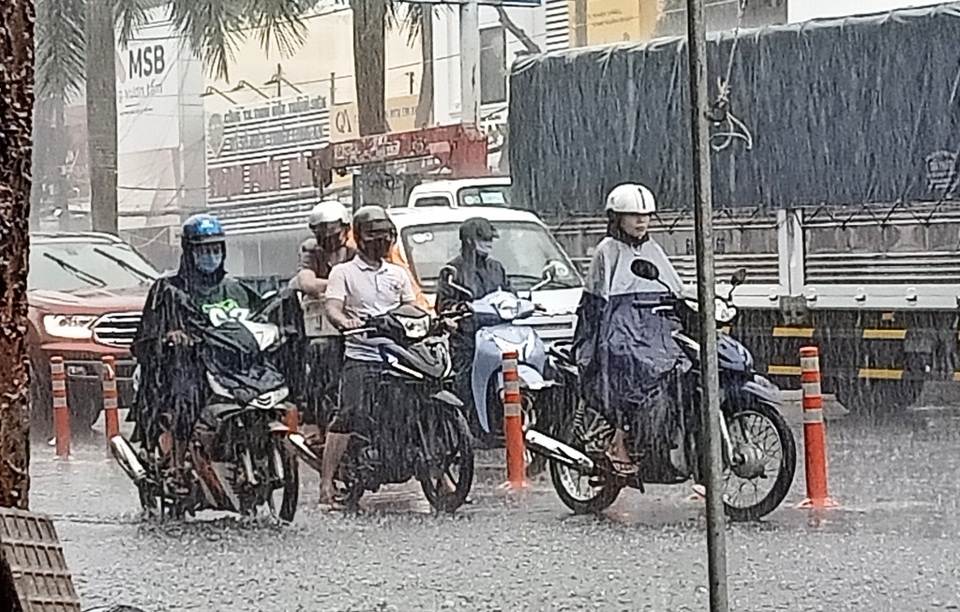 “Mưa vàng” giải nhiệt khắp Miền Tây sau bao ngày nắng hạn - 6 “Mưa vàng” giải nhiệt khắp Miền Tây sau bao ngày nắng hạn - 6