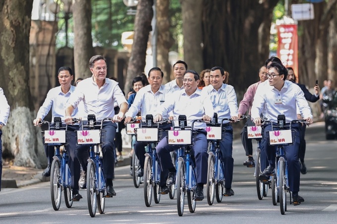 Cung đường đạp xe của hai Thủ tướng gồm các con phố quanh trung tâm chính trị Ba Đình và khu vực Hoàng thành Thăng Long, như Hùng Vương, Phan Đình Phùng, Nguyễn Tri Phương, Điện Biên Phủ, Tôn Thất Đàm - Ảnh: VGP/Nhật Bắc.