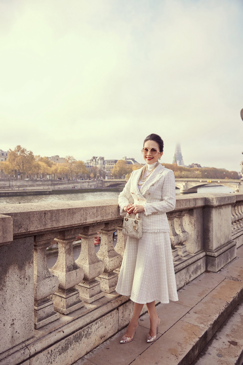 Tuổi 60 của nữ hoàng ảnh lịch Diễm My: Dát hàng hiệu dạo chơi Paris - 8 Tuổi 60 của nữ hoàng ảnh lịch Diễm My: Dát hàng hiệu dạo chơi Paris - 8