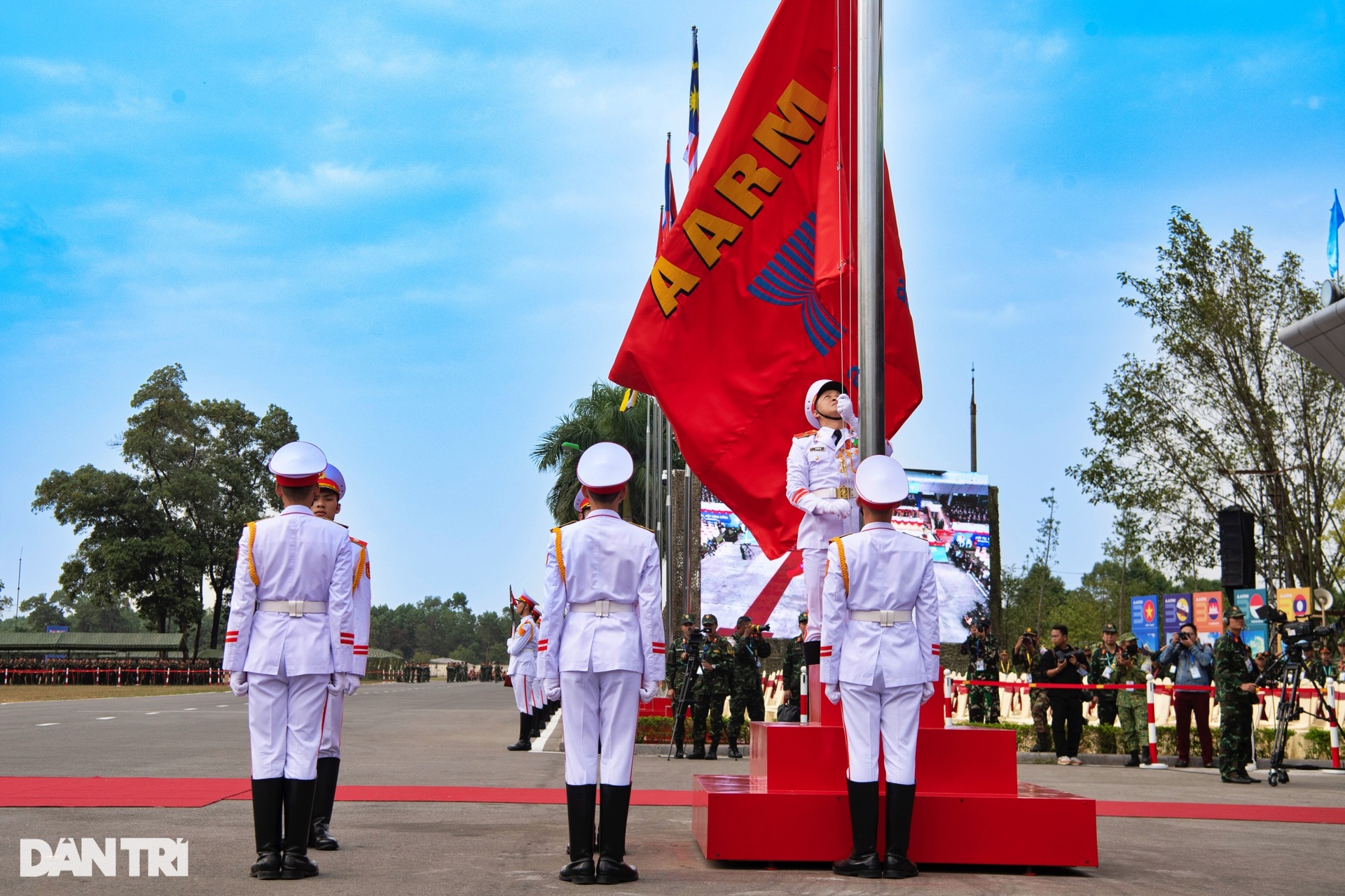 Ấn tượng hình ảnh Lễ Bế mạc Giải bắn súng quân dụng Lục quân các nước ASEAN - 8 Ấn tượng hình ảnh Lễ Bế mạc Giải bắn súng quân dụng Lục quân các nước ASEAN - 8