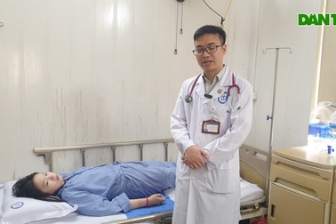 Bé gái khuyết tật đối mặt với căn bệnh phải điều trị suốt đời