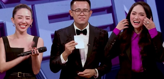 Hương Giang chất vấn Tóc Tiên: Chị có thật sự chuyên nghiệp khi bật khóc trên ghế nóng The Voice? - Ảnh 9. Hương Giang chất vấn Tóc Tiên: Chị có thật sự chuyên nghiệp khi bật khóc trên ghế nóng The Voice? - Ảnh 9.