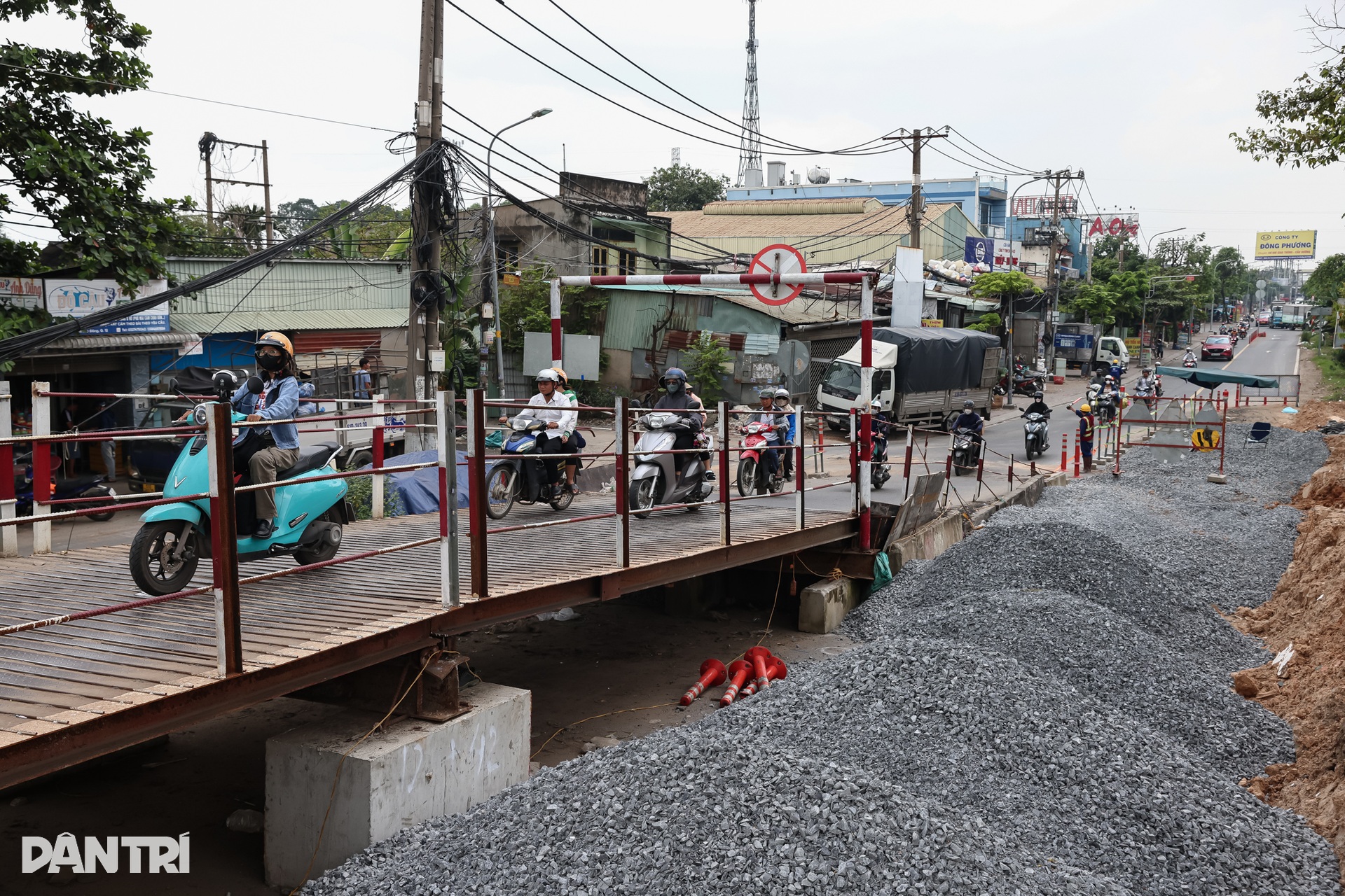 Thần đèn đã hoàn thành nâng cầu Bình Phước 1 ở TPHCM thêm 1,25m - 12