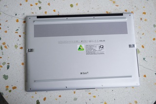 Đánh giá Asus Zenbook S16: Đối thủ của MacBook Air M4 15 inch - 18