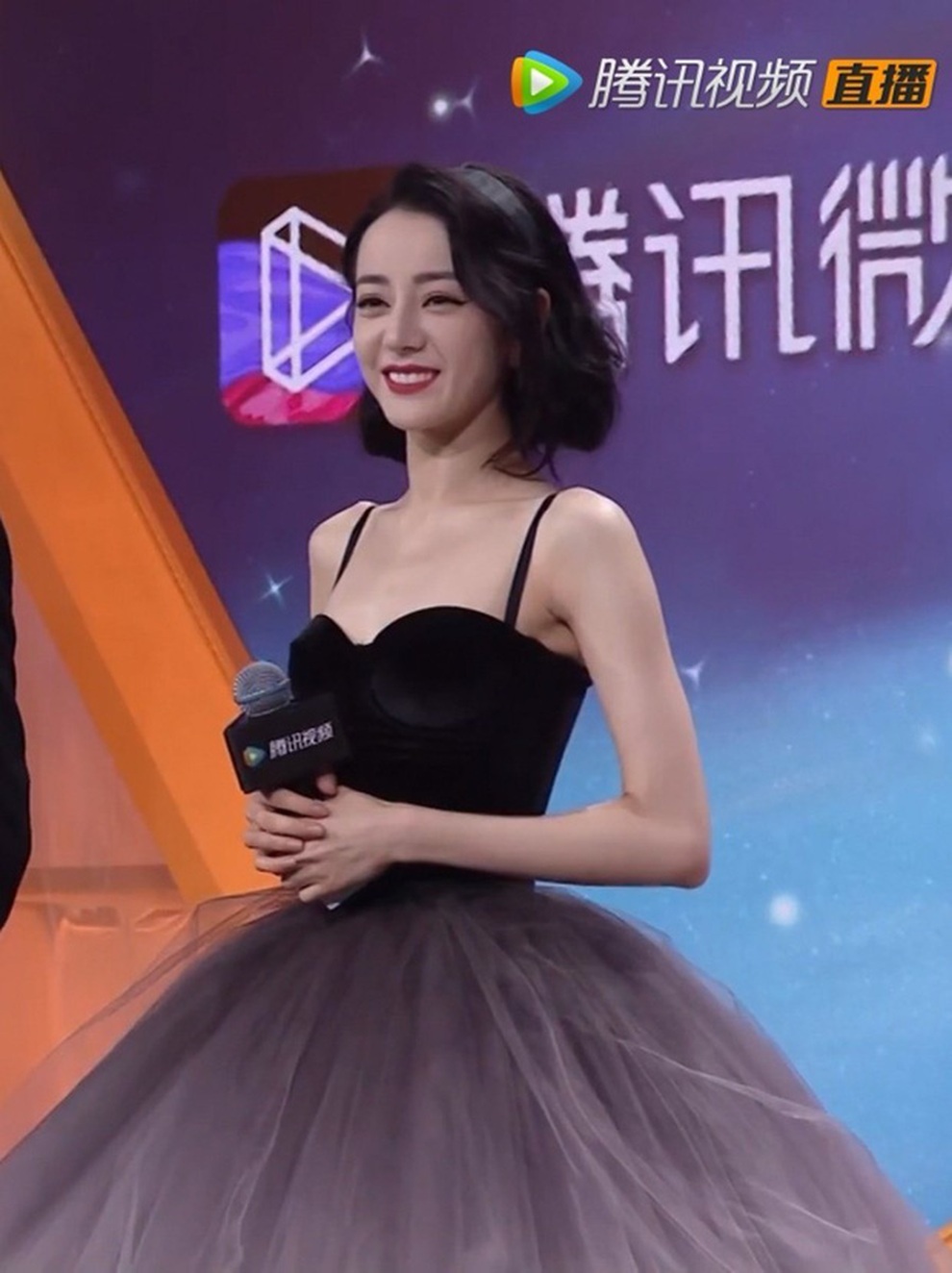 Địch Lệ Nhiệt Ba: Kiêu sa như công chúa nhưng... quá gầy! - 2 Địch Lệ Nhiệt Ba: Kiêu sa như công chúa nhưng... quá gầy! - 2