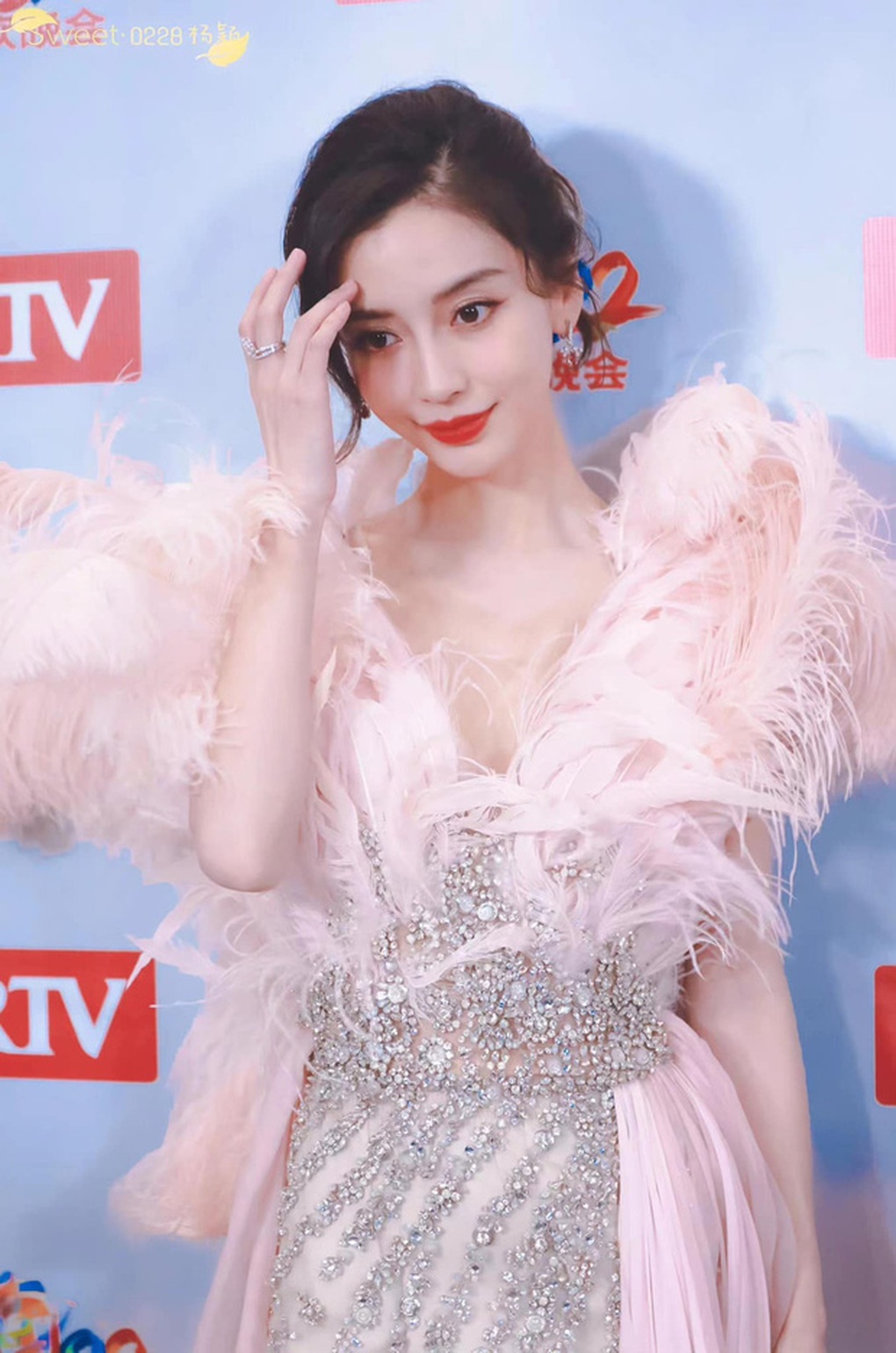 Thu nhập hàng triệu USD mỗi năm từ quảng cáo của Angelababy - 3 Thu nhập hàng triệu USD mỗi năm từ quảng cáo của Angelababy - 3