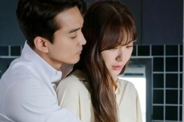 Chồng giữ nửa thu nhập vì “luật mới”, tôi chết lặng biết sự thật phía sau