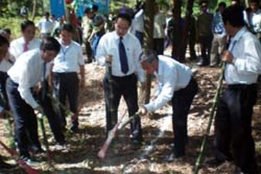 Khởi công cụm tượng 10 nữ TNXP ngã ba Đồng Lộc