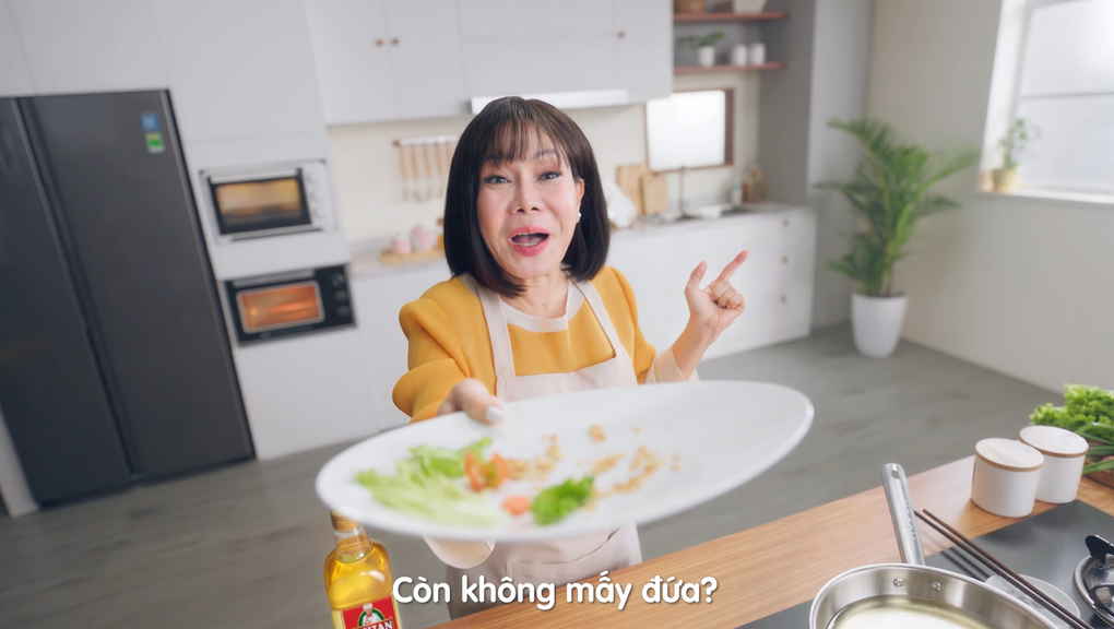 Việt Hương, Tiến Luật, Trung Ruồi, Lâm Vỹ Dạ chào thua cảnh quay khó đỡ - 3 Việt Hương, Tiến Luật, Trung Ruồi, Lâm Vỹ Dạ chào thua cảnh quay khó đỡ - 3