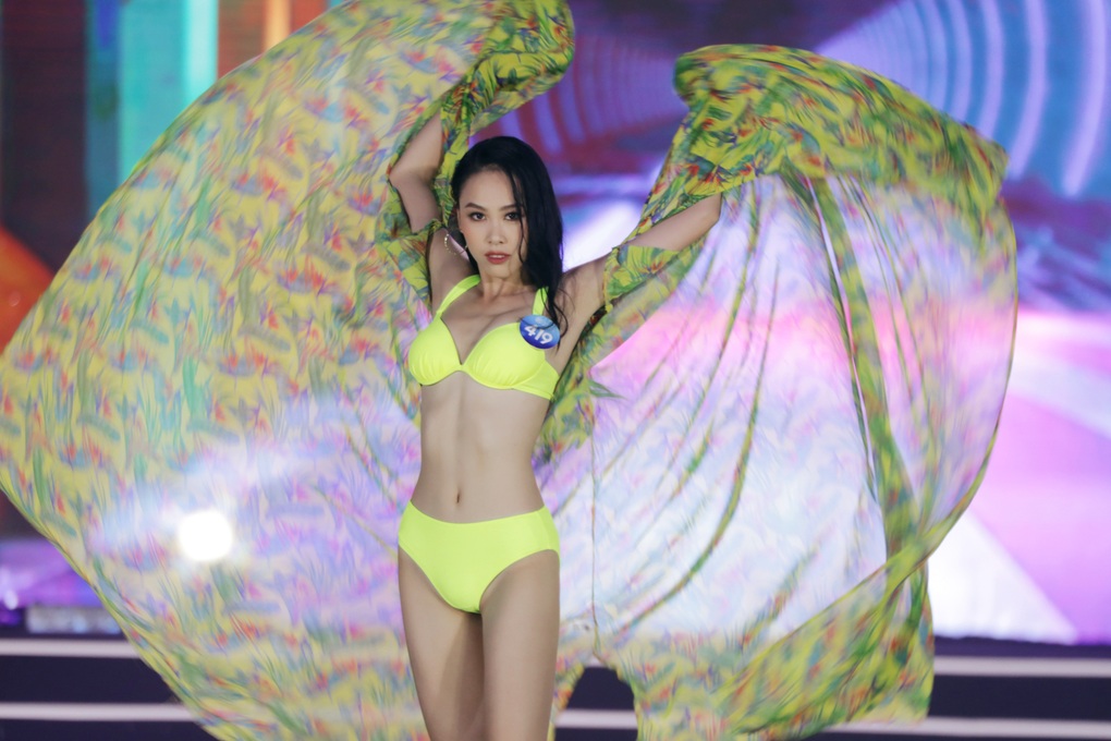 Top 5 Người đẹp biển Miss World Vietnam mặc bikini gợi cảm, ứng xử ấp úng - 3 Top 5 Người đẹp biển Miss World Vietnam mặc bikini gợi cảm, ứng xử ấp úng - 3