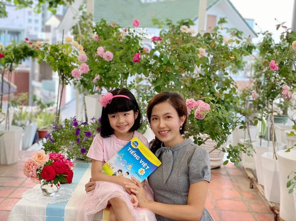 Vườn hồng rực rỡ, giàn mướp sai trĩu giữa mùa dịch của mẹ đảm tại TPHCM - 1 Vườn hồng rực rỡ, giàn mướp sai trĩu giữa mùa dịch của mẹ đảm tại TPHCM - 1