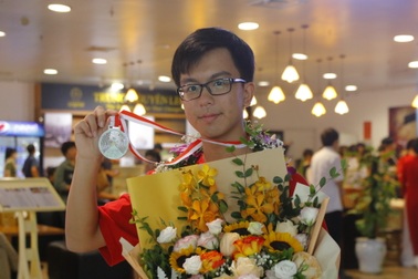Từ cuốn sách năm lớp 2 đến Huy chương bạc quốc tế của nam sinh Hà Nội