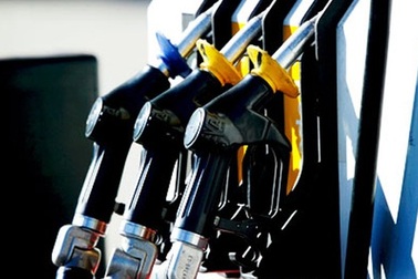 Giá dầu thô rơi thẳng xuống đáy năm