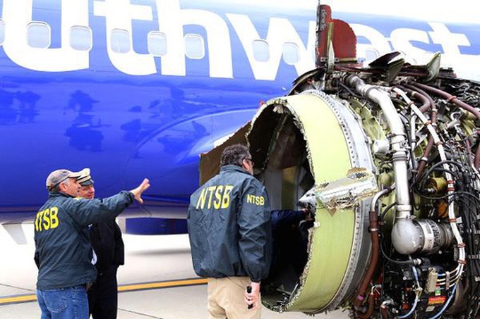 máy bay của Southwest Airlines bị nổ động cơ, khiến một hành khách thiệt mạng. Ảnh: News.