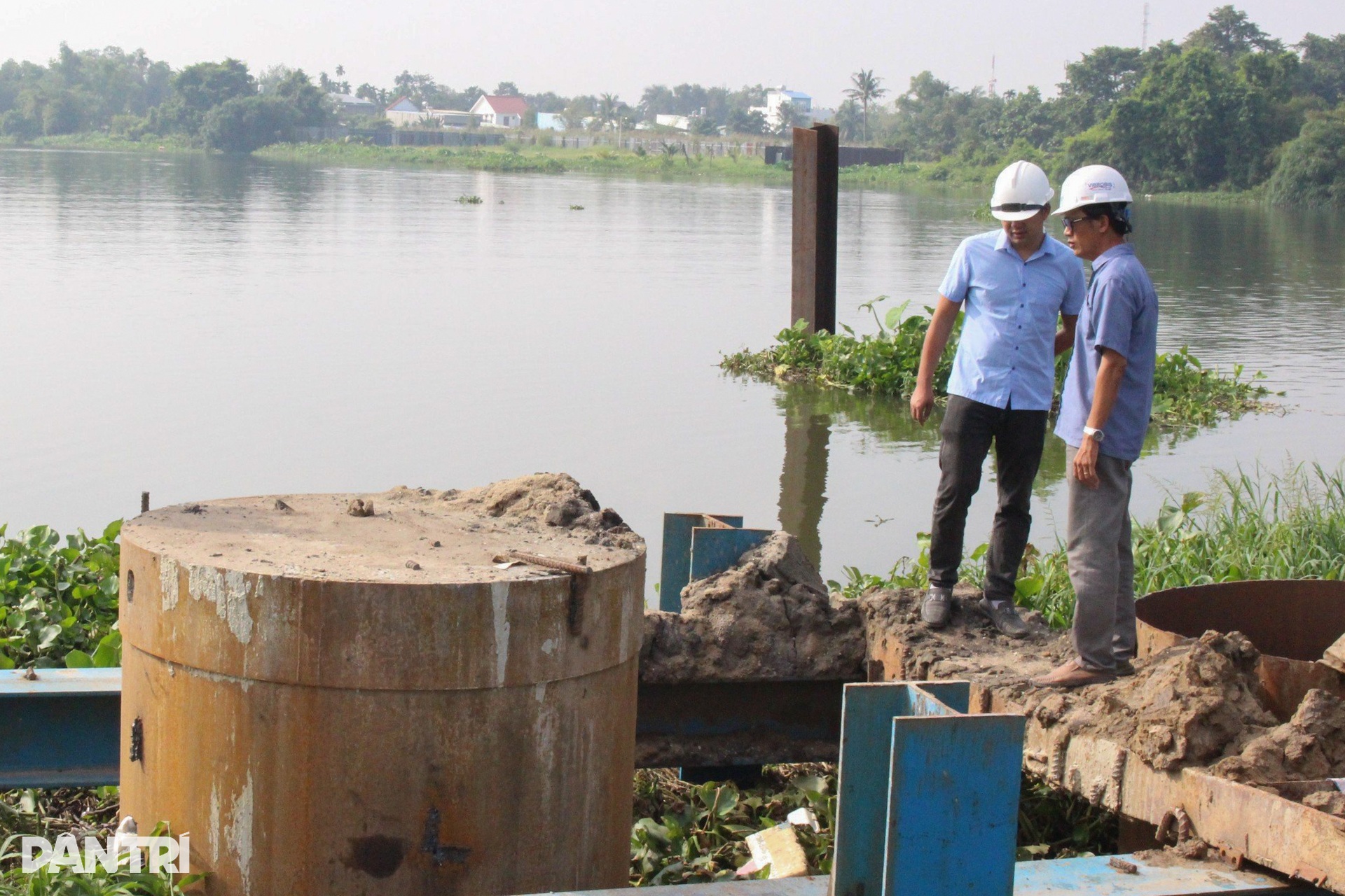 Công nhân Bình Dương ngày đêm tất bật trên dự án đường Vành đai 3 TPHCM - 2 Công nhân Bình Dương ngày đêm tất bật trên dự án đường Vành đai 3 TPHCM - 2